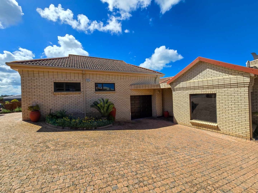 4 Bedroom Property for Sale in Stilbaai Wes Western Cape